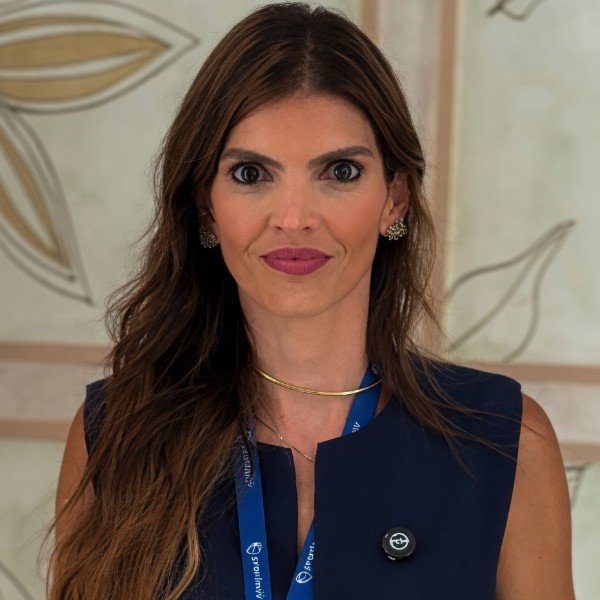 Laura Flores Carvalho